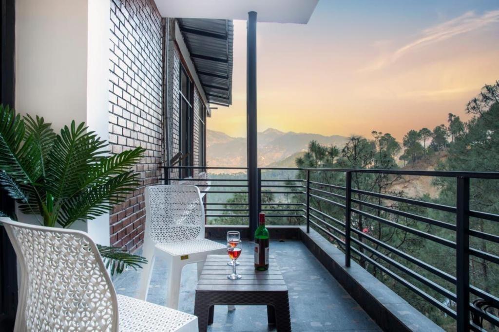 Mountain Height Kasauli Apartment Exterior photo